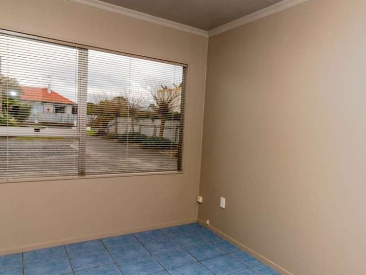 2/8 Flanders Avenue Onekawa_1