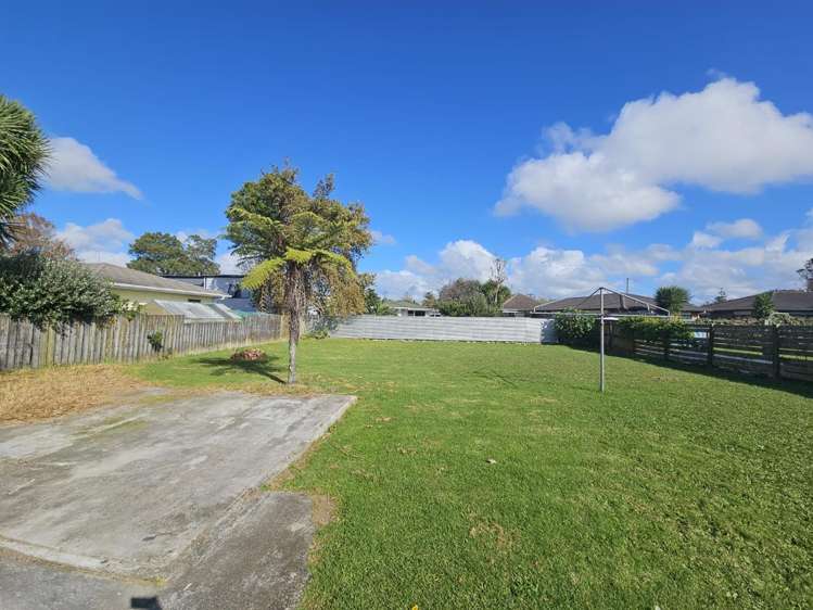 17 Sutton Crescent 10938_10
