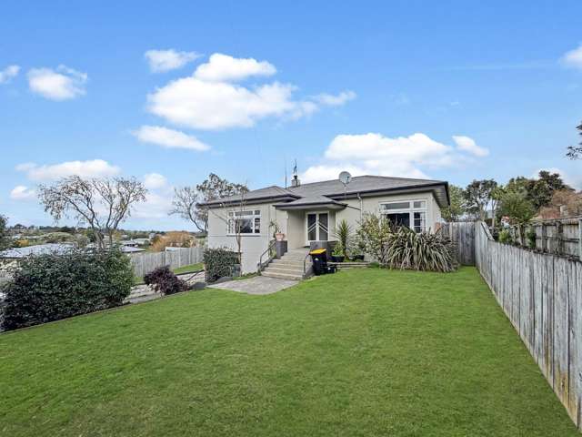 DANNEVIRKE - THREE BEDROOMS