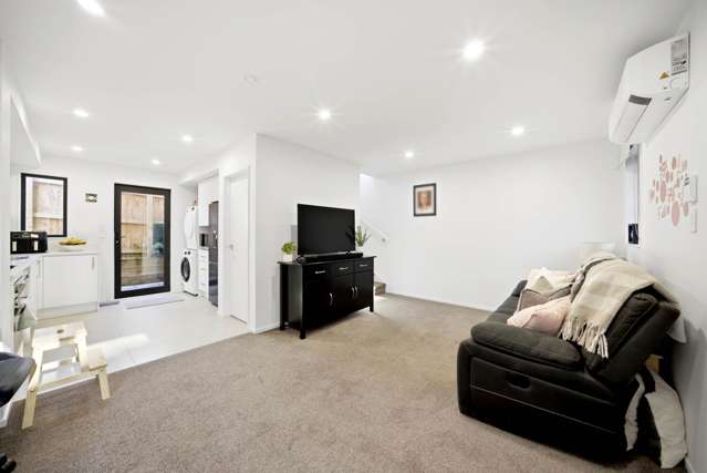 Modern End Townhouse–More Light, Privacy and Value