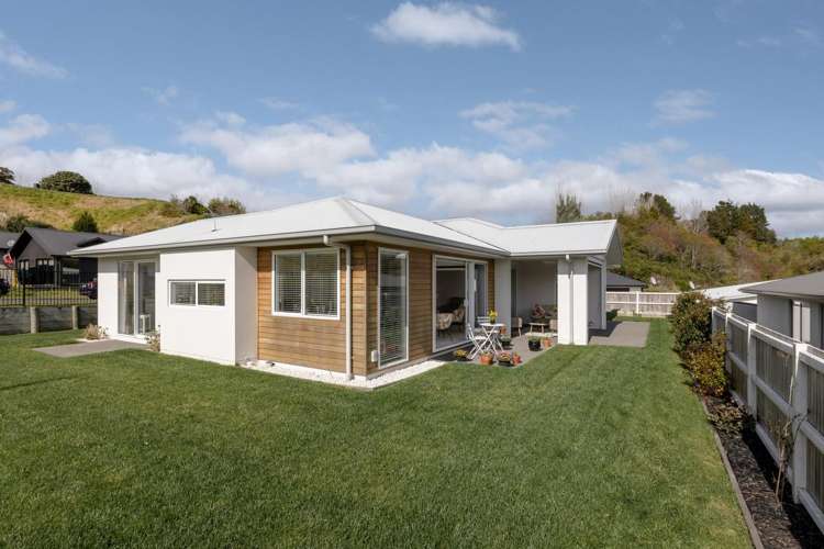 74 Whakaturou Crescent Pyes Pa_12