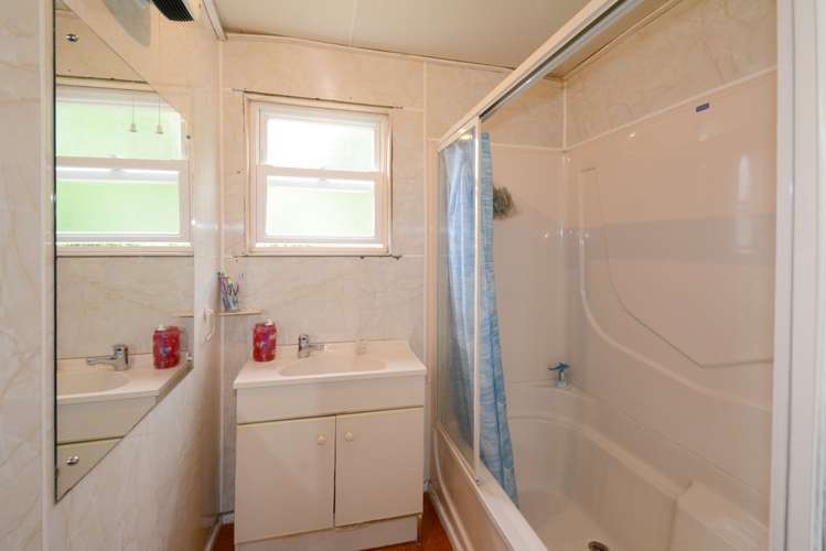 10 Barnes Drive Caversham_10