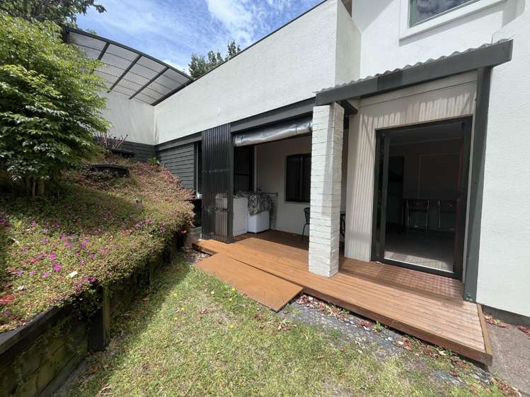 16 Kerlin Cres (left unit) West Harbour_5