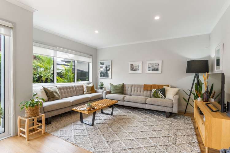 35 Whakawhiti Loop Avondale_2