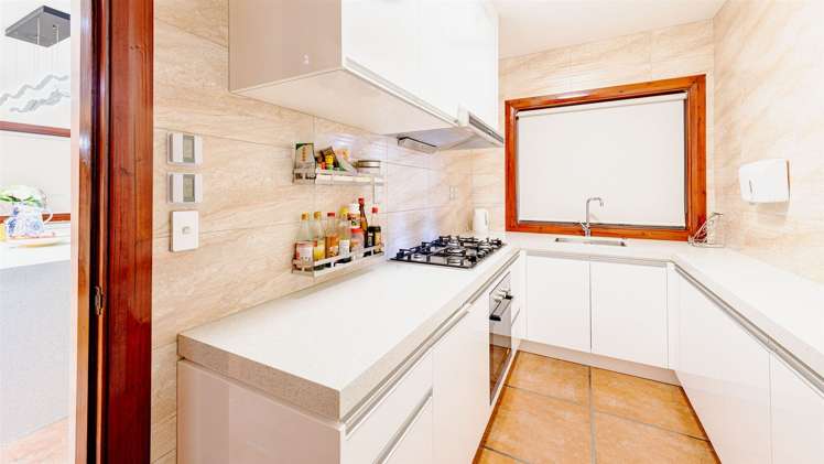 12 Fairhill Place Flat Bush_12