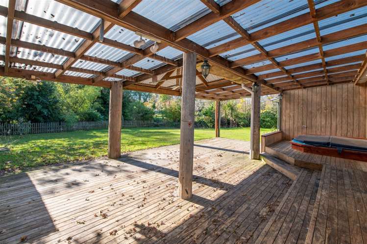 11 John Road Fairy Springs_10