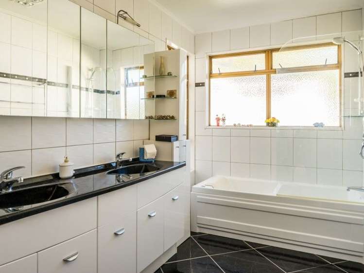 1 Beavis Lane Karori_10