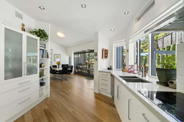 8 Herrings Cove Place Titirangi_8