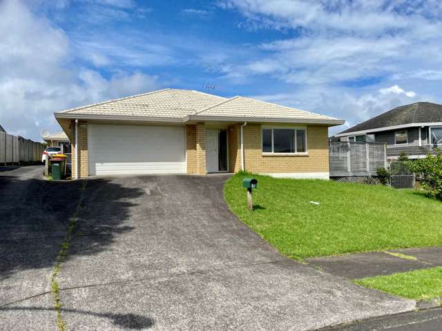 "Spacious Three-Bedroom House in Pakuranga - P...
