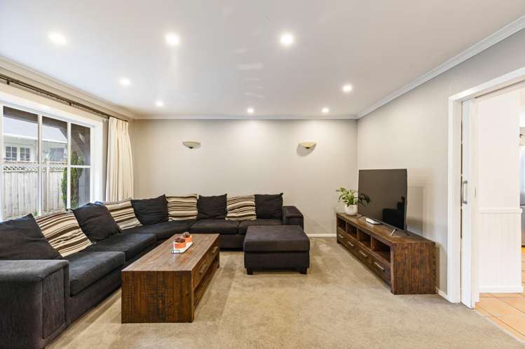 16 Awhiorangi Promenade Swanson_17