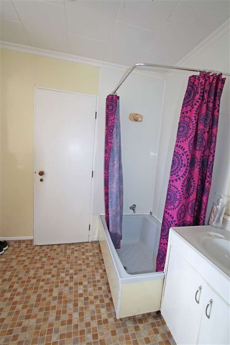 211 Parklands Avenue Bell Block_16