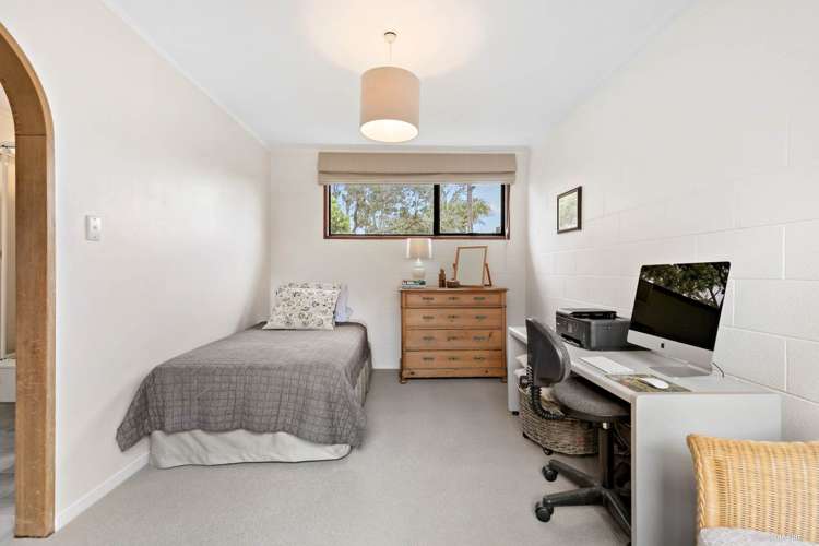 1/24 Hemi Street Narrow Neck_8