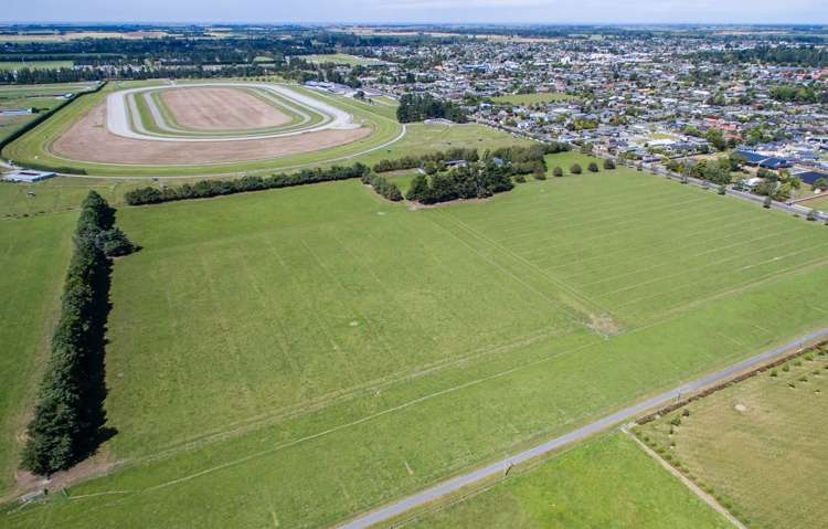 108 Racecourse Road Allenton_4