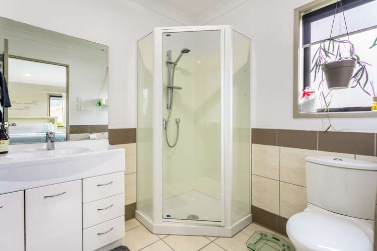 53 Chesterfield Way Orewa_12