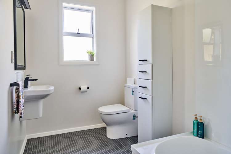 44 Raroa Terrace Tawa_9