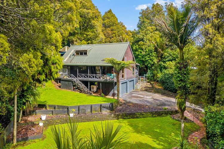 566 Scenic Drive Waiatarua_25
