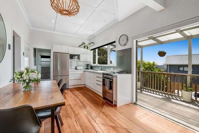 2/136 Sunset Road Unsworth Heights_3