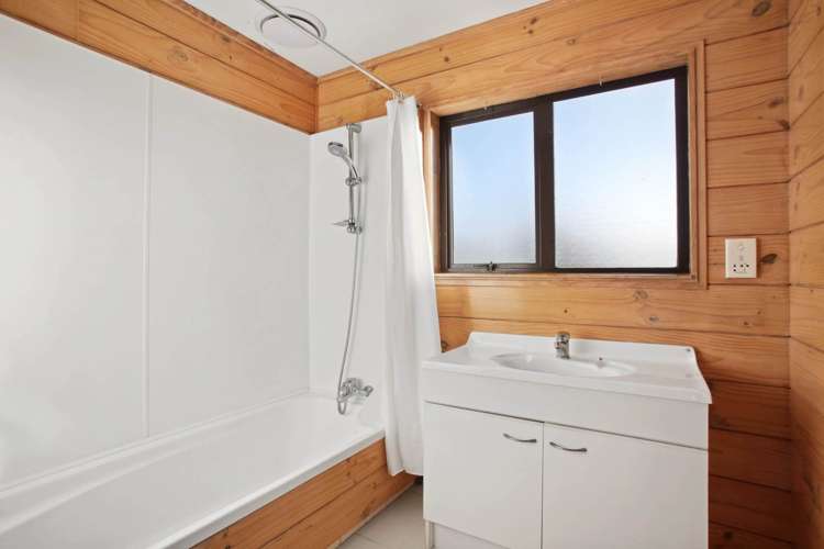 13 Valerie Crescent Okura_22