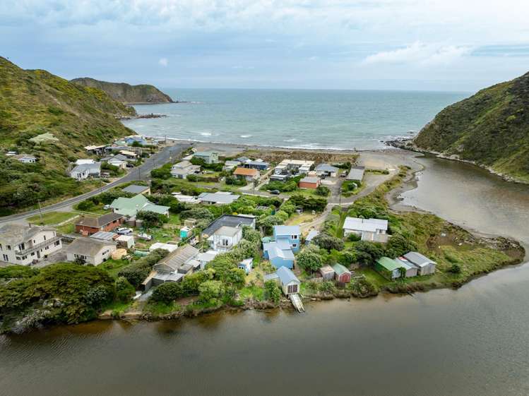 6 Estuary Street Makara Beach_18