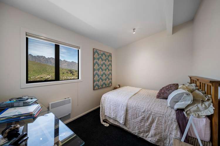 18 Olivers Place Queenstown_14