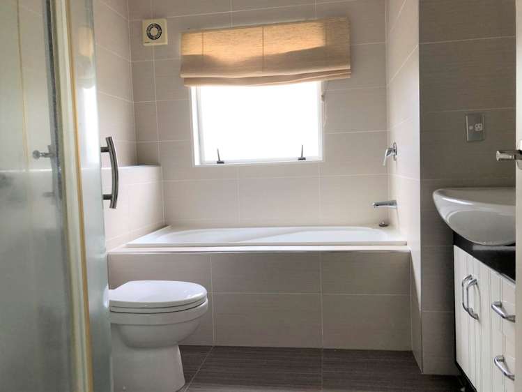 23 Gibbston Crescent Flat Bush_13