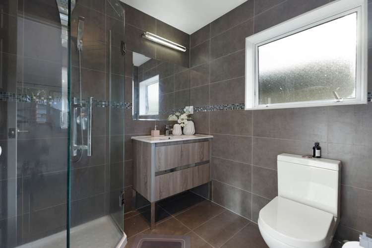 73 Castlederg Drive Flat Bush_18