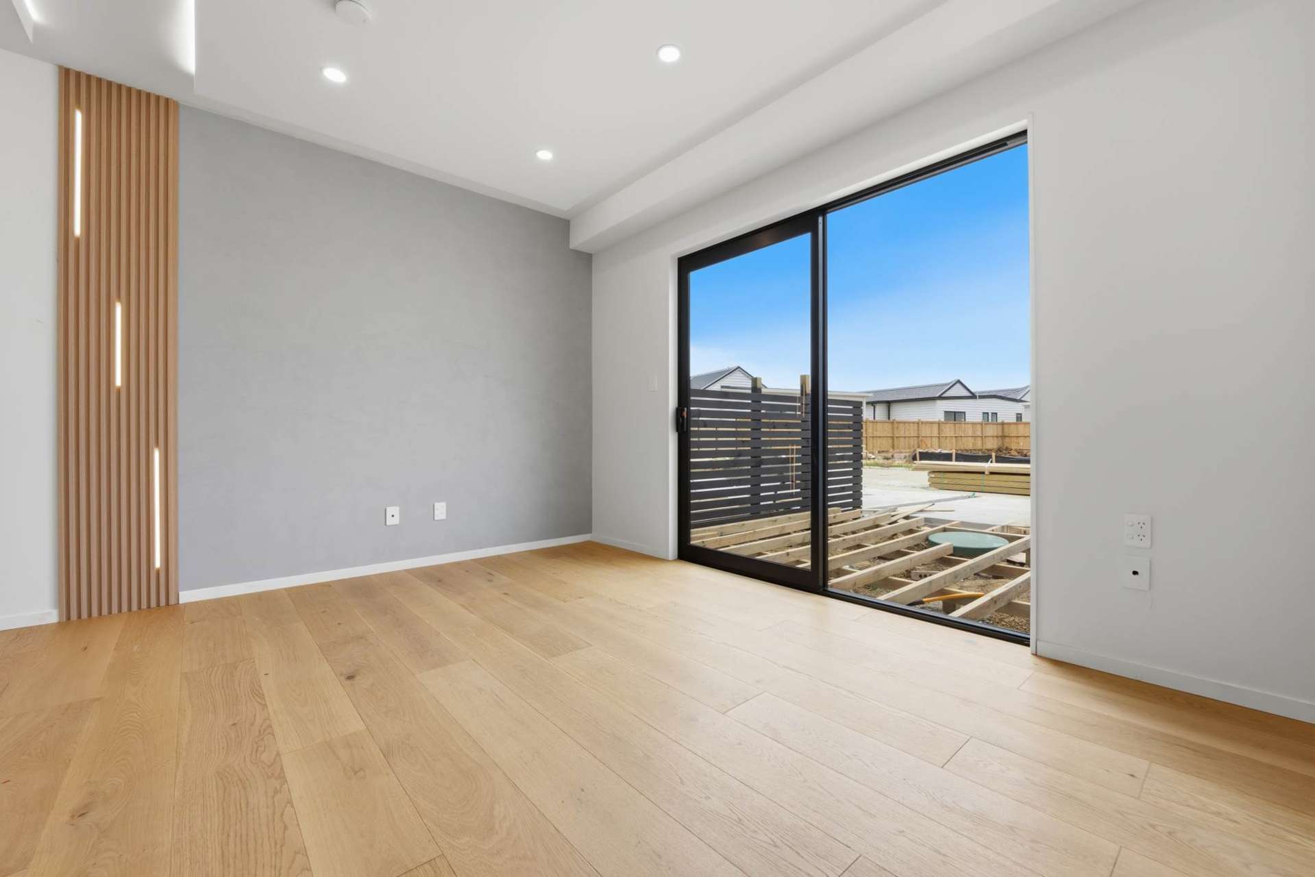 Unit 6/87 Otuwairoa Esplanade Papakura_0