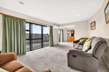 2/136 Rutherford Street_3