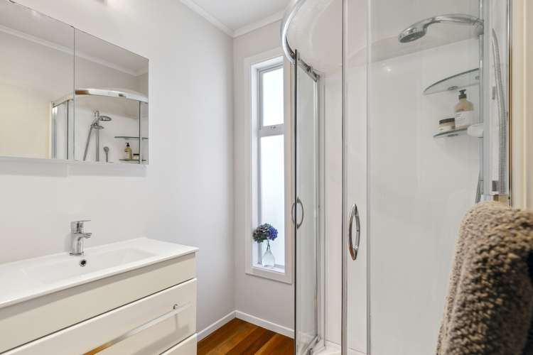 23 Lynda Avenue Paparangi_13