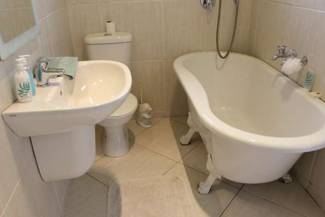 7 Momorangi Crescent Redwood_4