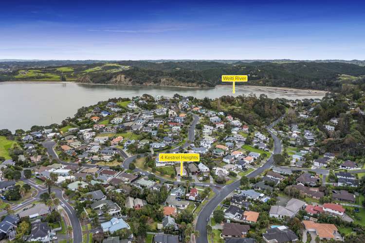 4 Kestrel Heights Arkles Bay_26