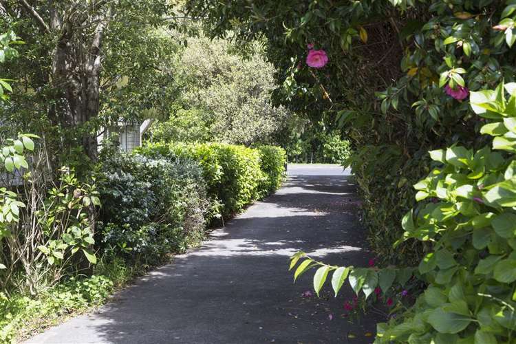 21 Beach Road Pahurehure_17