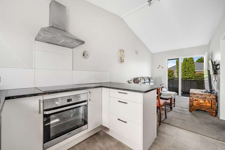 2/8 Heretaunga Avenue_0