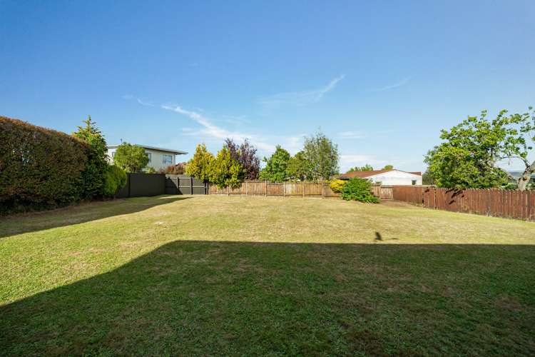 19 Ingle Avenue Waipahihi_21