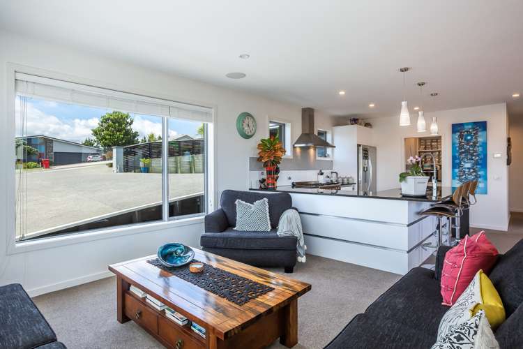 127 Endeavour Drive Whitby_5