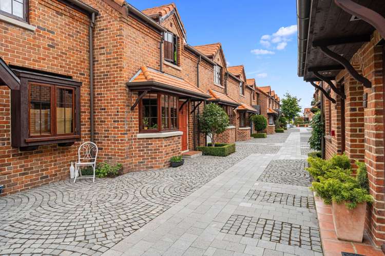 31/24 Quiet Woman Way_4