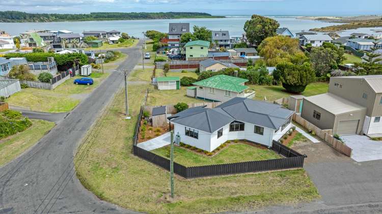 12A Roore Street Foxton Beach_18