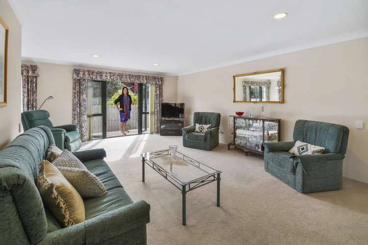 2/5 Ribbonwood Crescent Goodwood Heights_2