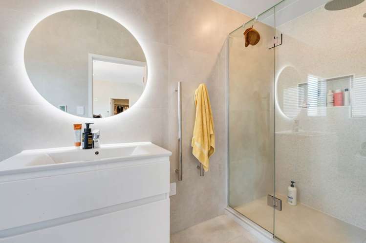 25 Admiralty Rise Gulf Harbour_12