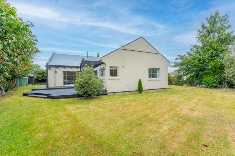 157 Pages Road Marchwiel_16