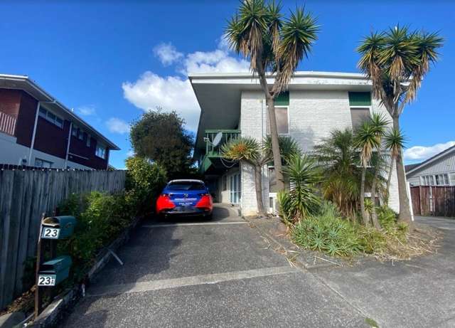 Spacious 3 Livings & 4 Bedrooms Home Macleans ...