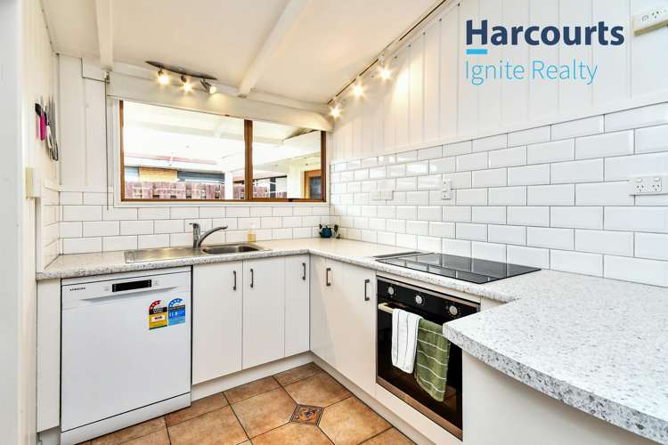 8 Booker Place Manurewa_6