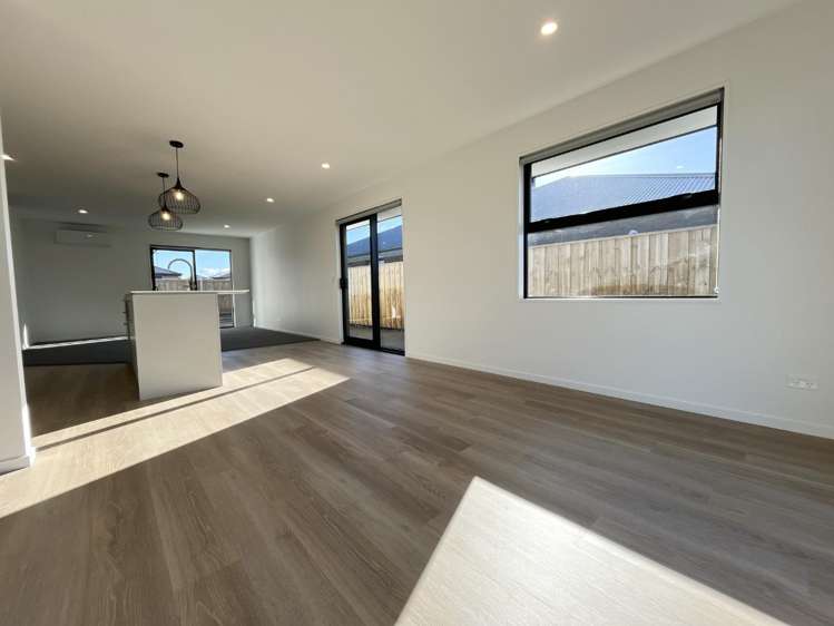 15 Silvergrass Way 11103_5