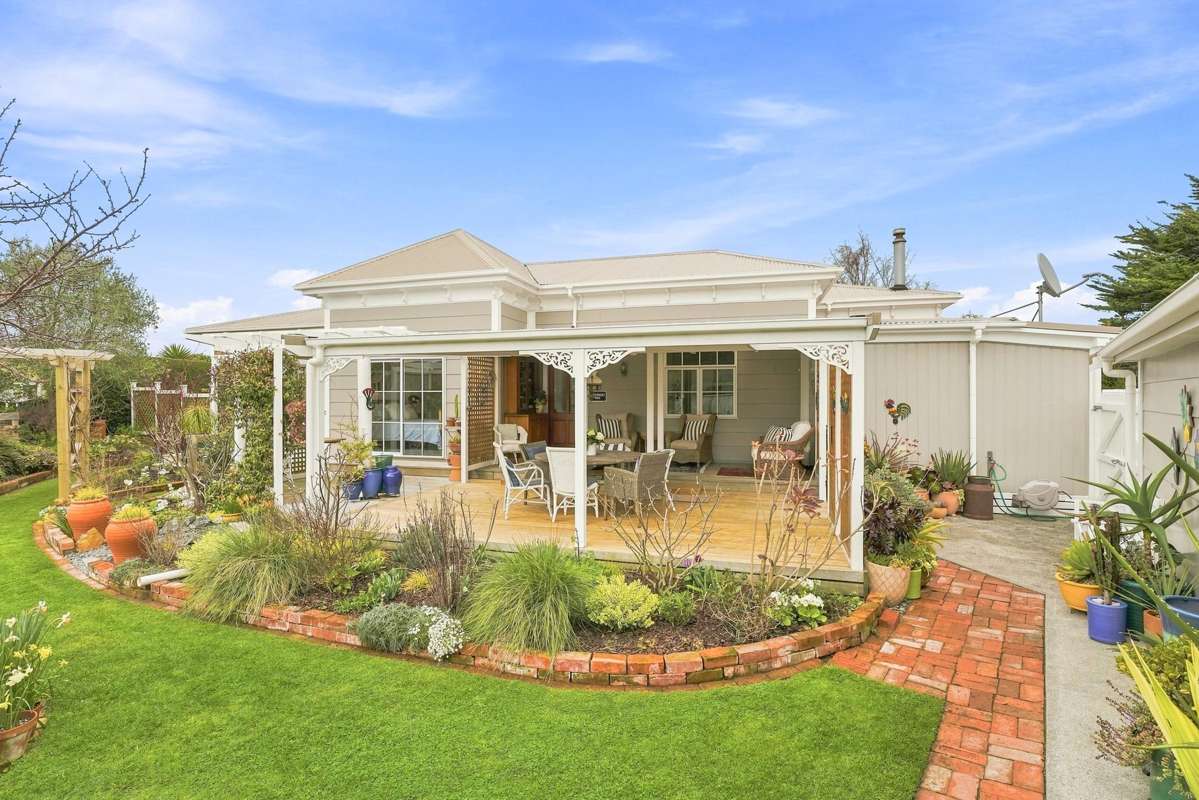 8a Tirimoana Place_1