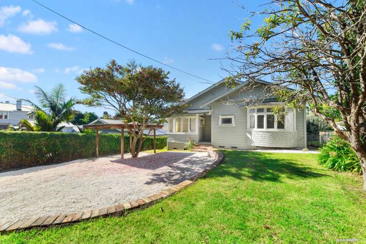 16 Lake Road Devonport_11