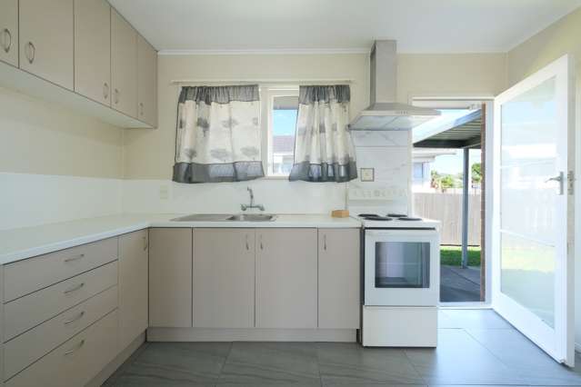 1/11 Lynette Place Mangere_2