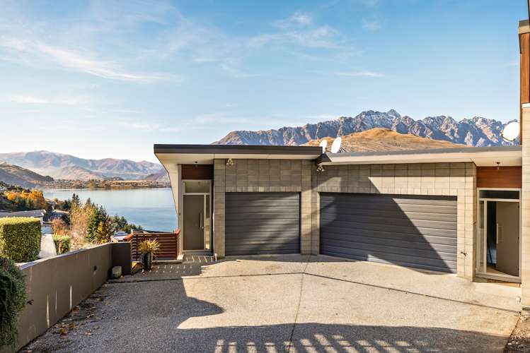 2/11 Gum Lane Queenstown_13