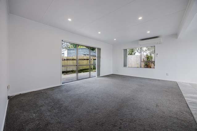 1/18 Frobisher Way Clendon Park_2