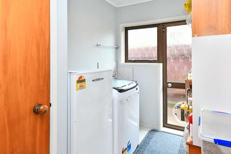 38 Rushgreen Avenue Pahurehure_15