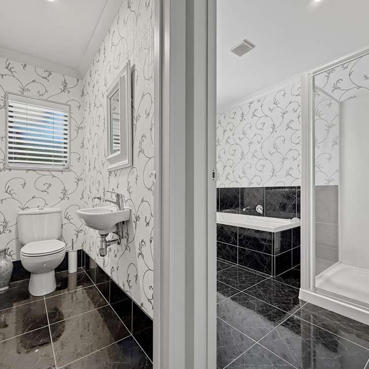 18 KO PLACE Pyes Pa_20